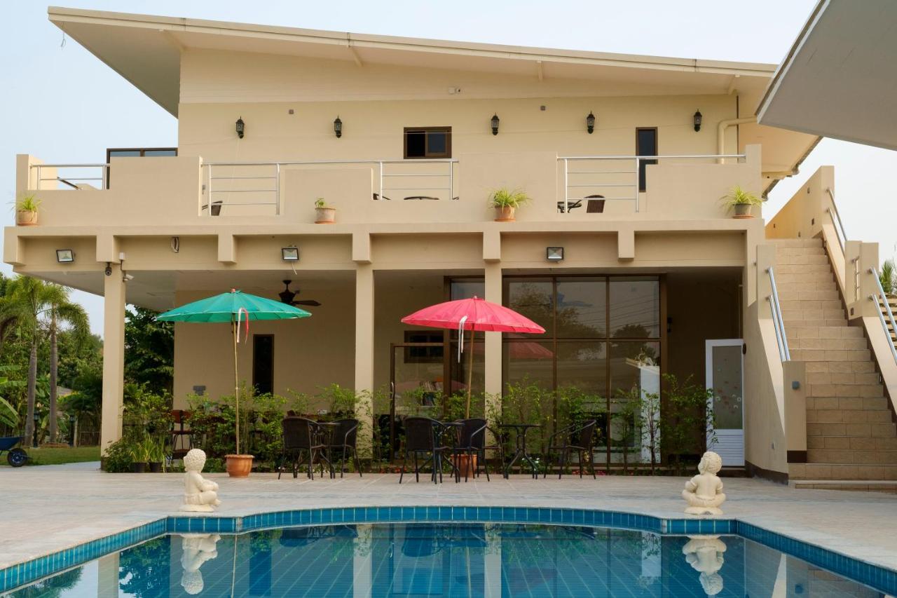 Relax Garden House Hotel Chiang Mai Exterior photo
