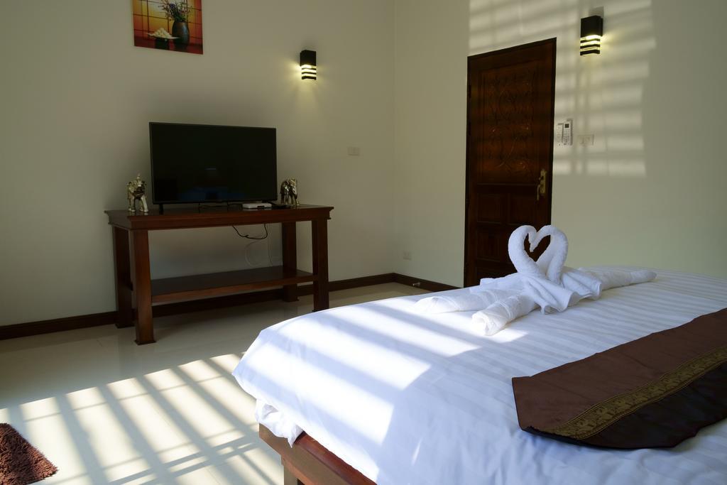 Relax Garden House Hotel Chiang Mai Exterior photo
