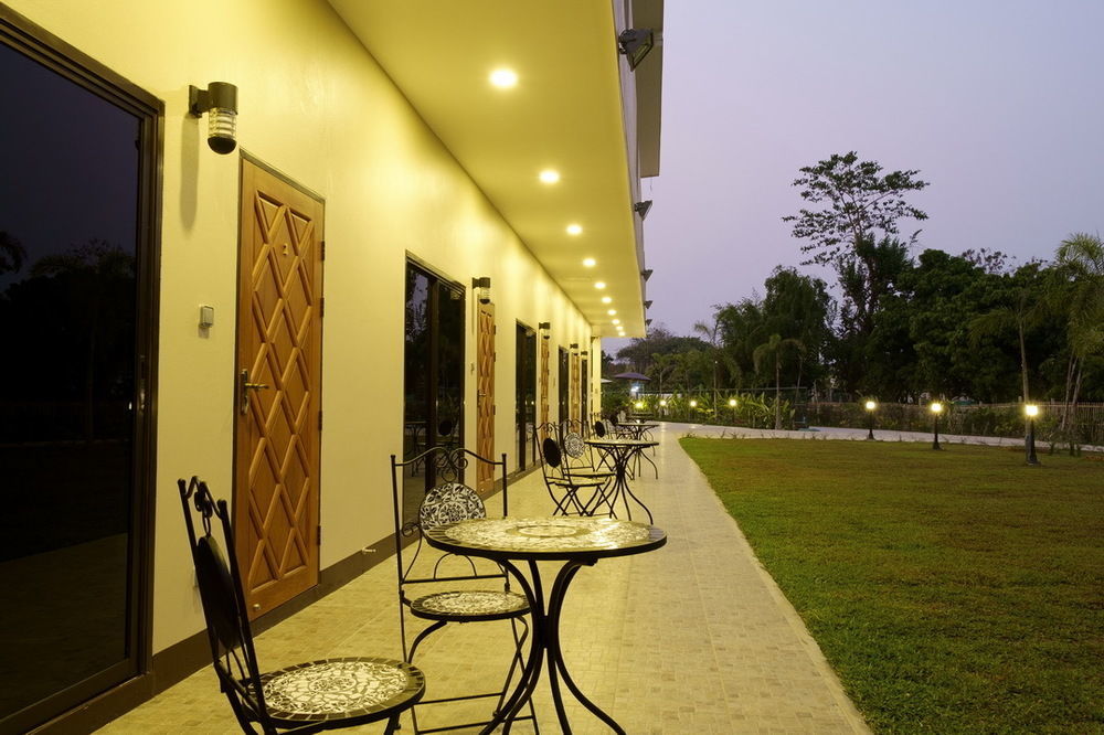 Relax Garden House Hotel Chiang Mai Exterior photo