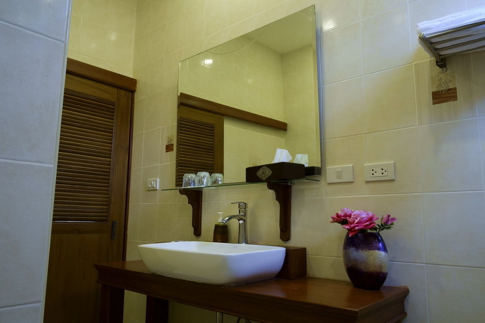 Relax Garden House Hotel Chiang Mai Exterior photo