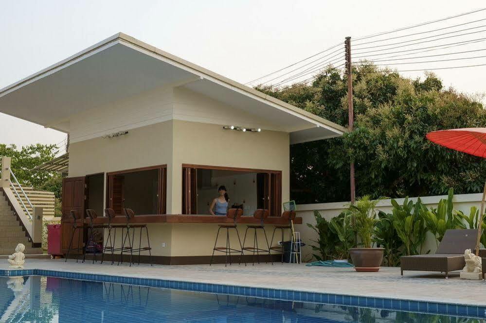 Relax Garden House Hotel Chiang Mai Exterior photo