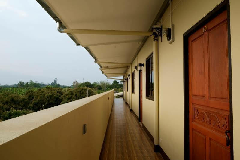 Relax Garden House Hotel Chiang Mai Exterior photo