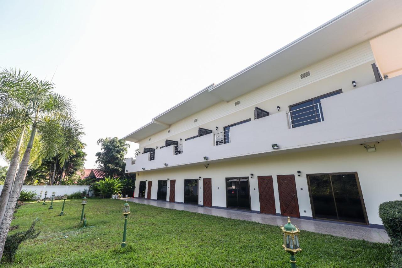 Relax Garden House Hotel Chiang Mai Exterior photo