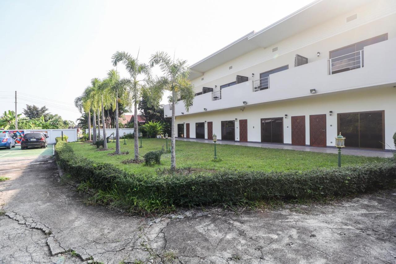 Relax Garden House Hotel Chiang Mai Exterior photo