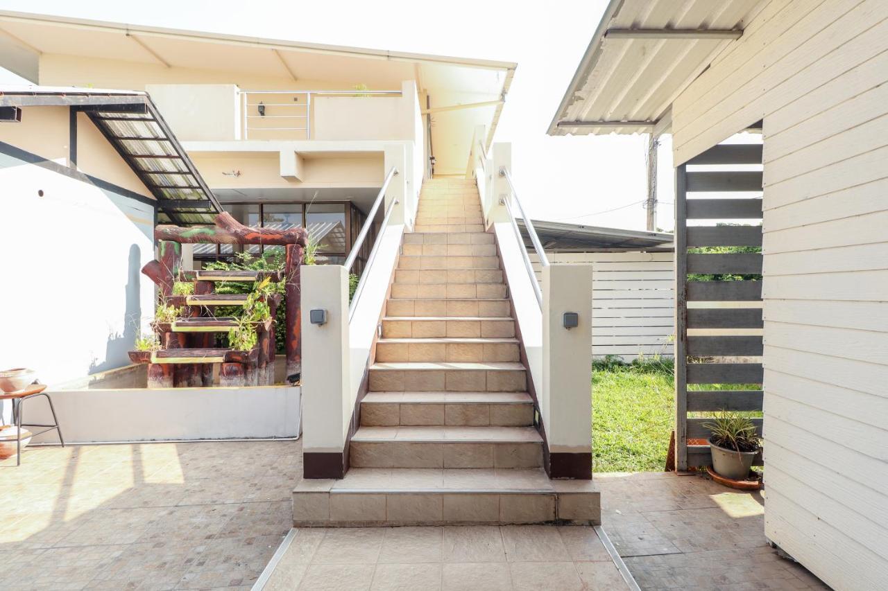 Relax Garden House Hotel Chiang Mai Exterior photo